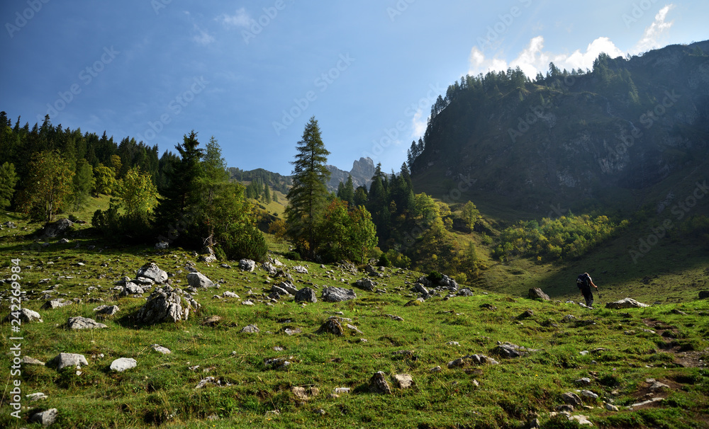 Wanderer im Karwendel Gebirge