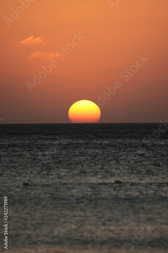 Tramonto arancione sul mare © CdG