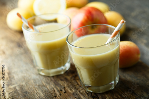 Pear apple smoothie