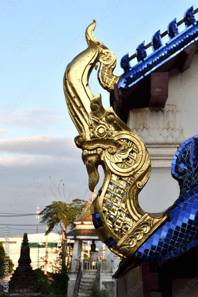 Fototapeta premium golden dragon statue in bangkok thailand