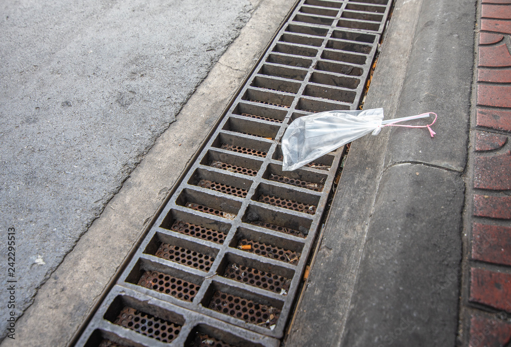 Obraz premium Plastic waste on sidewalk