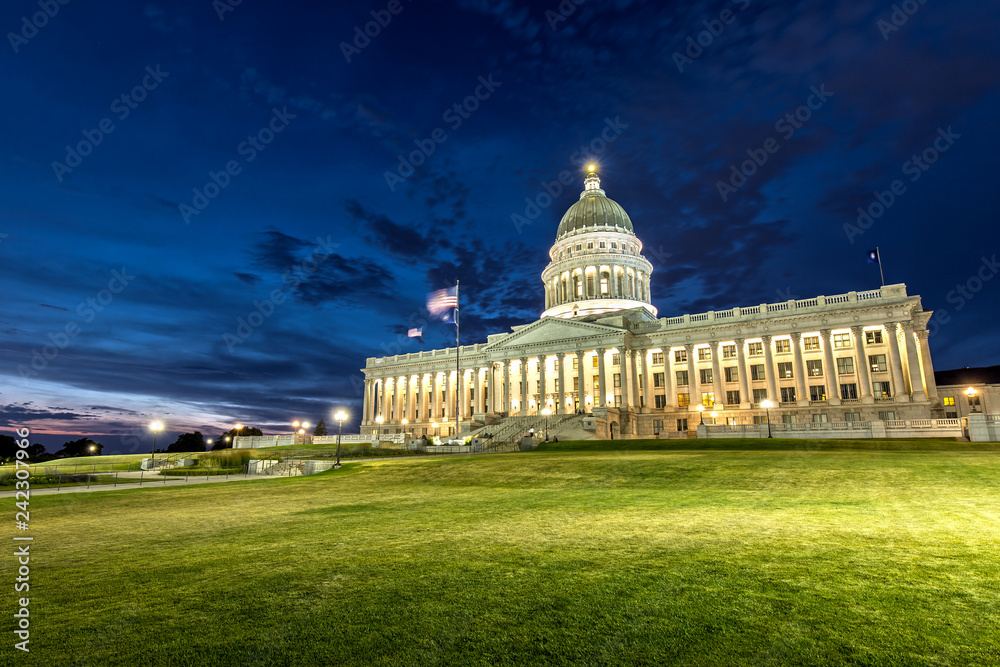 Obraz premium Utah State Capitol in Salt Lake City at Night