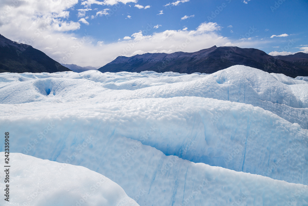 Fototapeta premium Beautiful white and blue glacier of Perito Moreno in Argentina