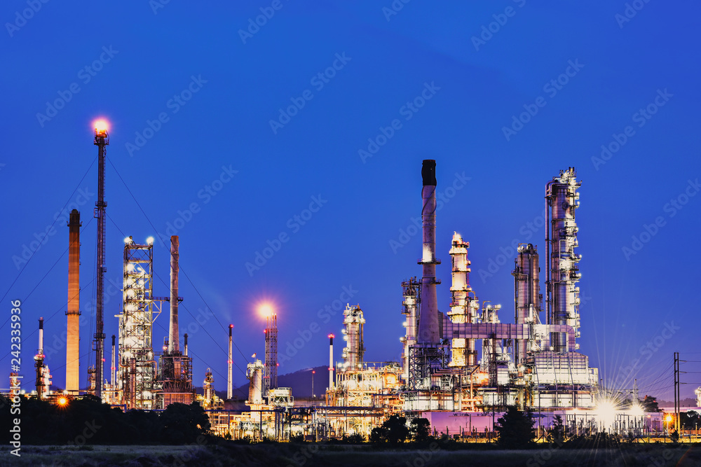 Obraz premium Oil refinery