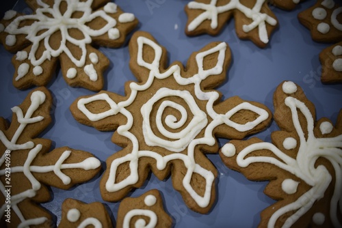 decorated gingerbread snowflake cookies