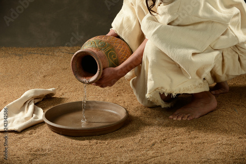 Jesus pouring water