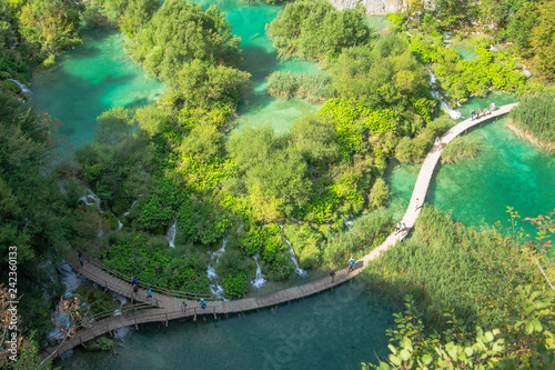 Lagos color turquesa en el Parque Nacional Plitvice. Croacia