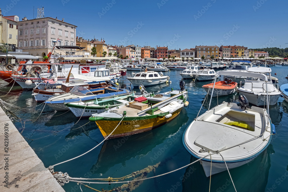 Boote im Hafen von Rovinj / Kroatien