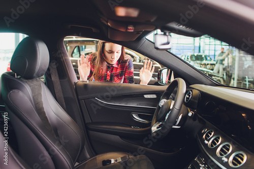 Valokuva Woman forgot her key inside of her car.