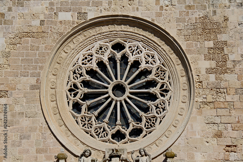 Cattedrale di Otranto; il rosone in facciata
