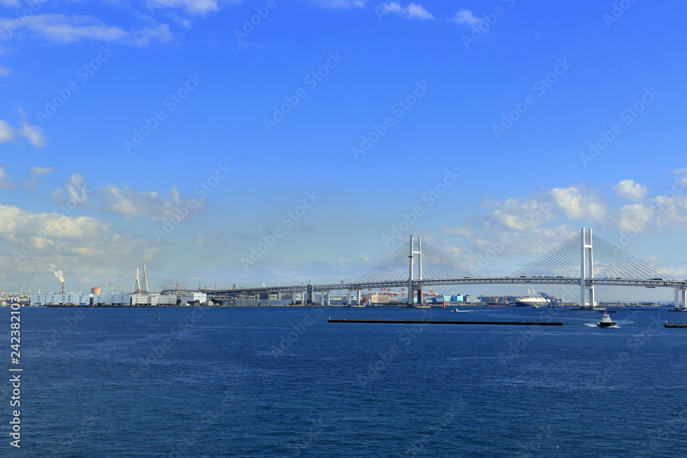 横浜港とベイブリッジ