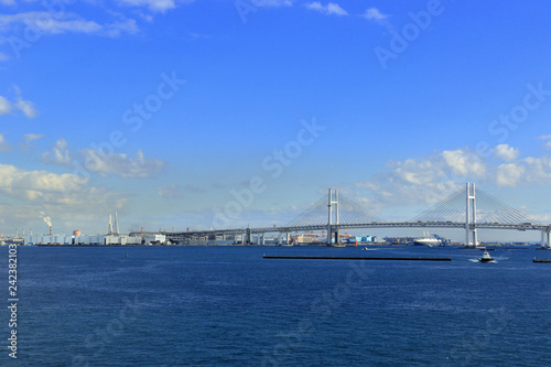 横浜港とベイブリッジ