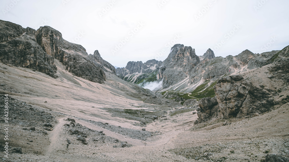 The beautiful cliffs of the Dolomites in Italy - Passo Principe, Passo Antermoia, Dolomiti The beautiful cliffs of the Dolomites in Italy - Passo Principe, Passo Antermoia, Dolomiti