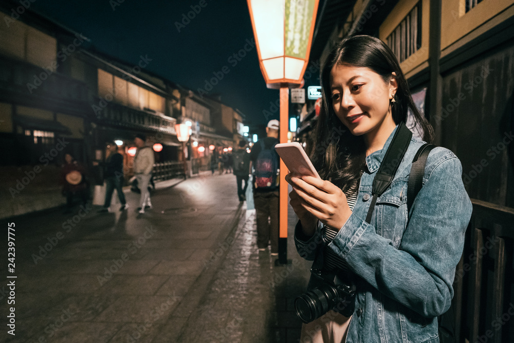 Obraz premium woman waiting for friend in dark night for dinner