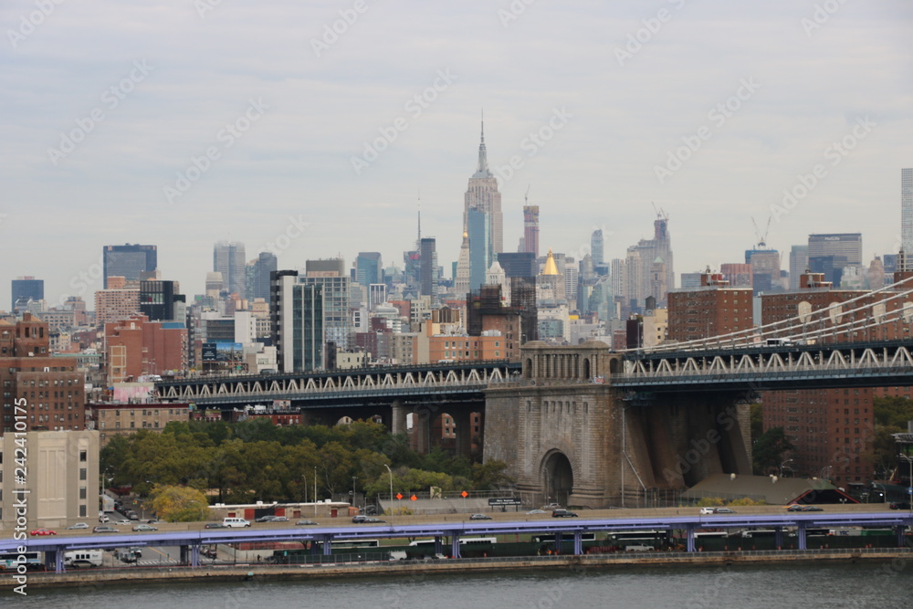 Fototapeta premium New York Skyline from Brooklyn Bridge