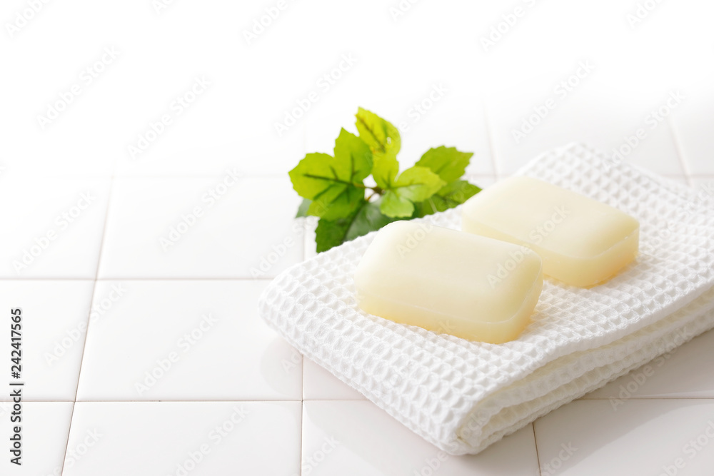 石鹸　Soap on white tile - obrazy, fototapety, plakaty 