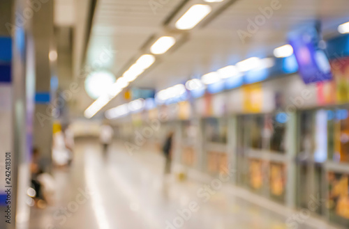 Blurry image of a passenger stand waiting for the subway © Nueng