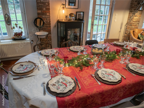 décoration intérieure pour Noël d'un moulin normand dans l'Eure en France photo