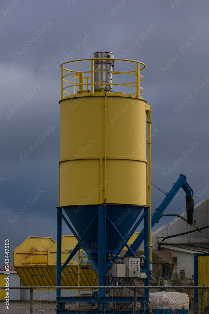 Obraz premium ein gelber Silo