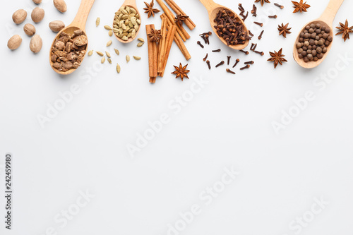 Cloves, anise stars, cinnamon sticks and nutmeg in spoons