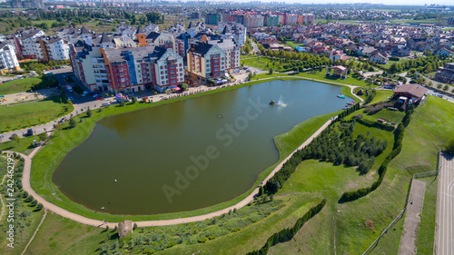 Obraz na płótnie lake in the city w salonie