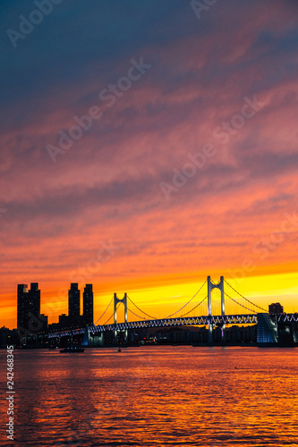 Obraz na płótnie Gwangan bridge and sea, twilight sunset view in Busan, Korea w salonie
