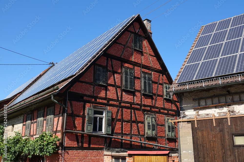 Häuser mit Solarzellen Häuser mit Solarzellen
