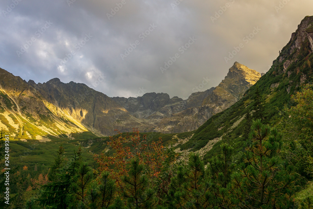 Fototapeta premium Autumn view of the High Tatra Mountains in Poland.