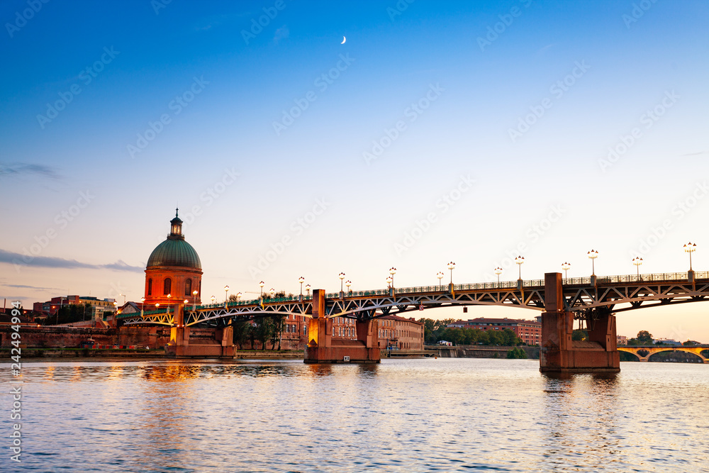 Pont Saint-Pierre over Garonne river, Toulouse