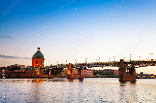 Pont Saint-Pierre over Garonne river, Toulouse