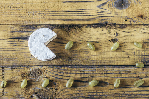Foto Camembert with green grapes
