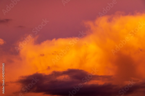 Wallpaper Mural coucher de soleil dans les nuages  Torontodigital.ca