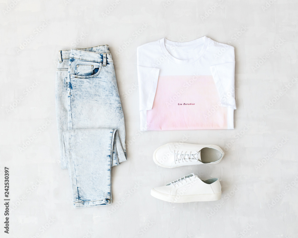 White t-shirt pink print, light blue jeans and white sneakers on grey background. Overhead view of woman's casual outfits. Flat lay, top Trendy hipster Stock-foto | Adobe Stock