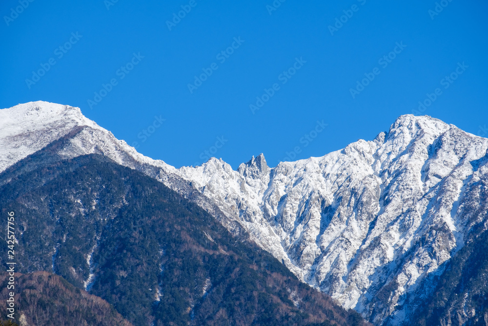 御岳山の冠雪　上松町からの眺め