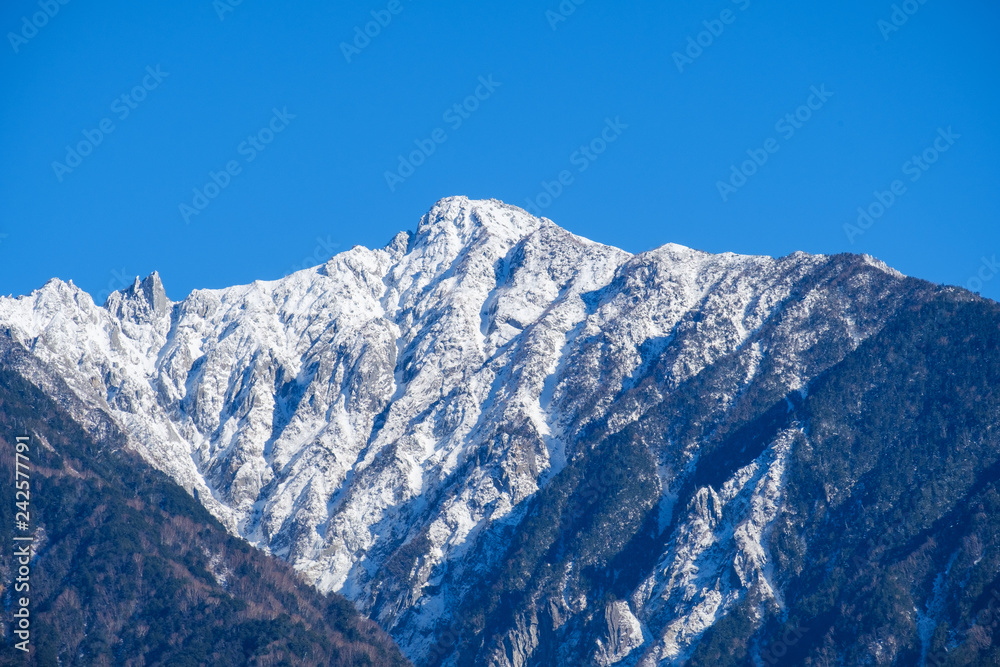 御岳山の冠雪　上松町からの眺め