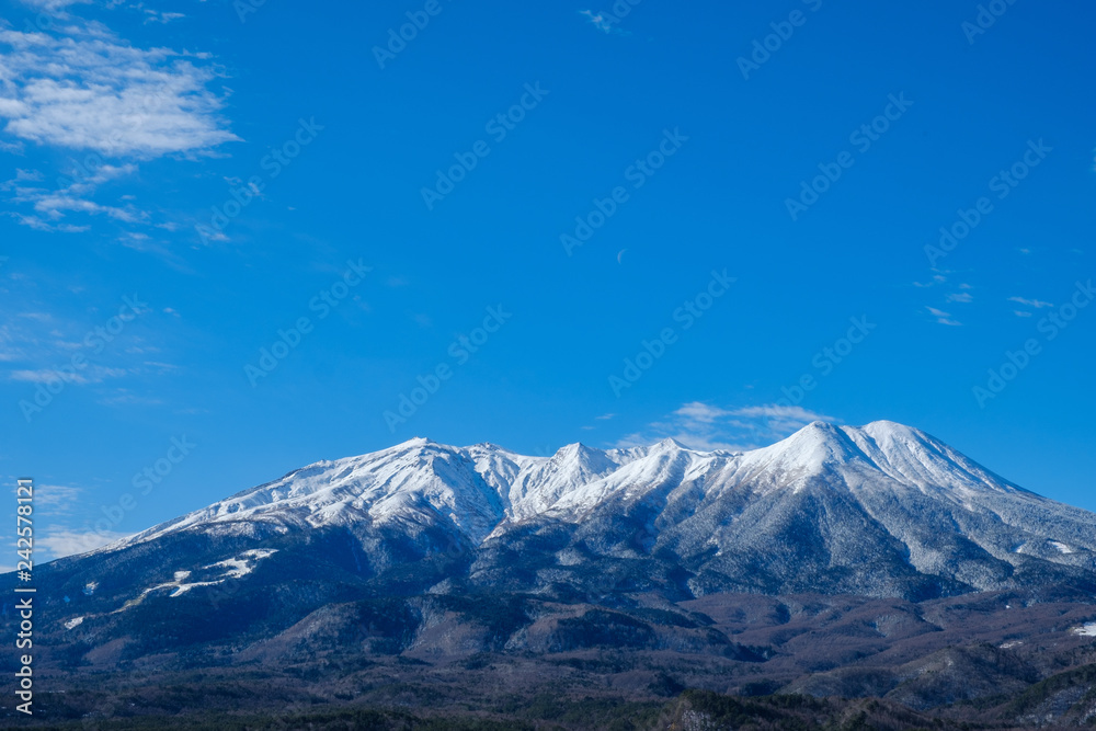 御岳山の冠雪　久藏峠からの眺め