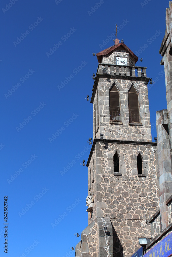 Torre de reloj en iglesia puebla