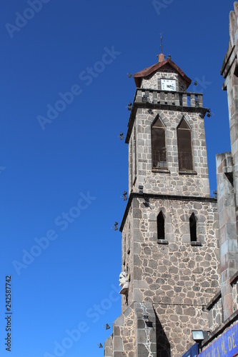 Torre de reloj en iglesia puebla