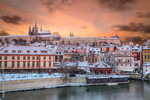 Obraz na plátně Prague Castle and Old Town at winter, Czech Republic.