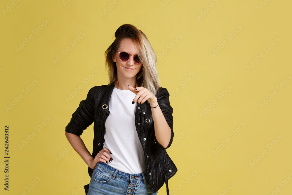 Beautiful young girl posing in the studi Beautiful young girl posing in the studi