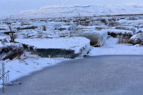 Eisbrocken - Scholle - Eis - Schnee