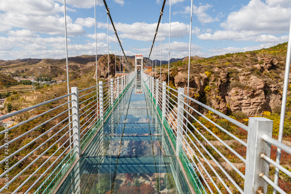 Obraz premium glass suspension bridge in the mountains