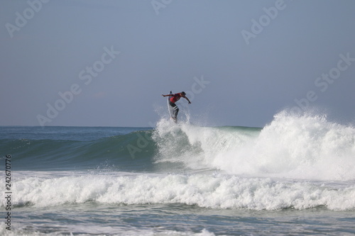 Surfeur dans les landes, Hossegor , aquitaine , france photo