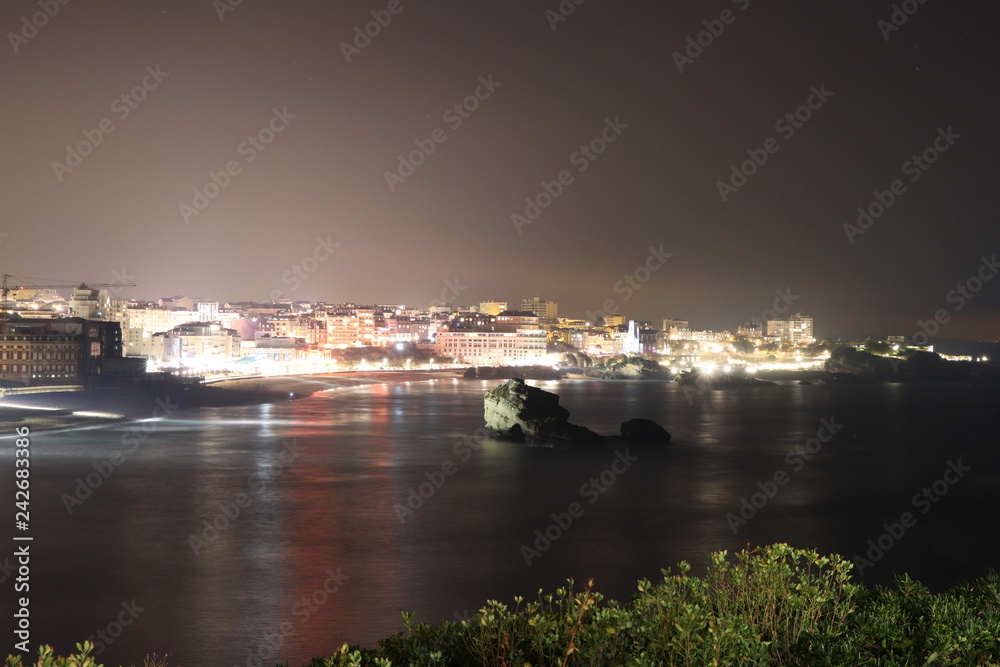 Fototapeta premium Ville de Biarritz de nuit