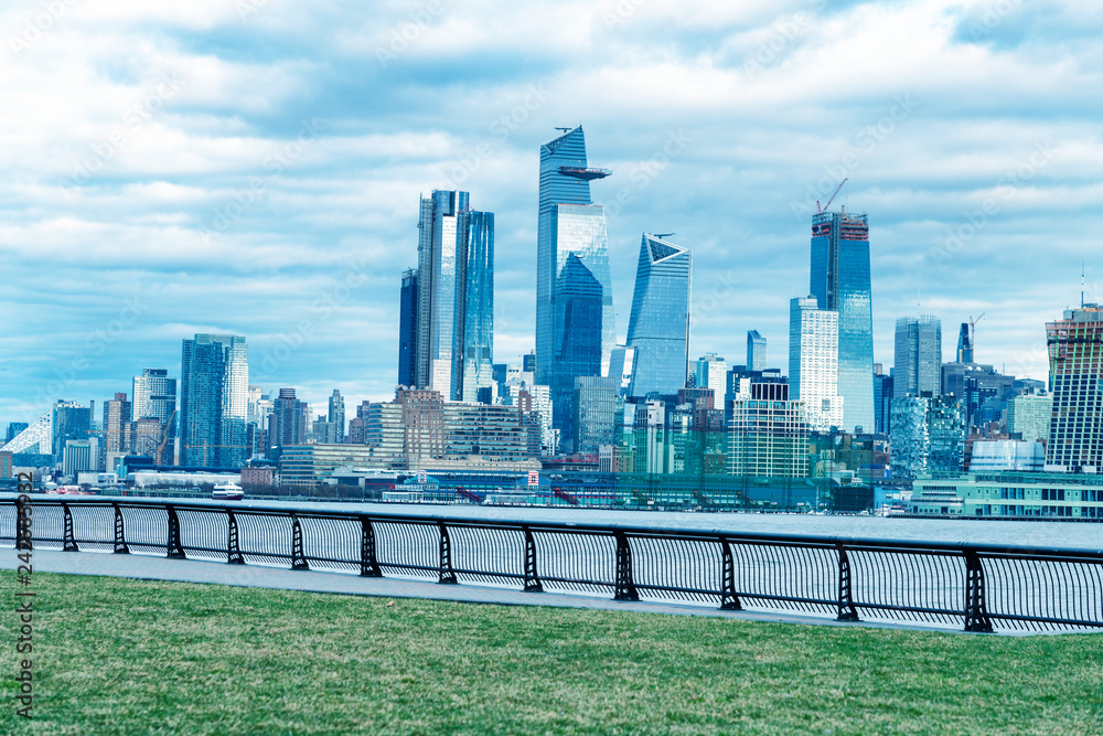 Hudson Yards skyscrapers and Manhattan skyline in New York City as seen from Jersey City - obrazy, fototapety, plakaty 