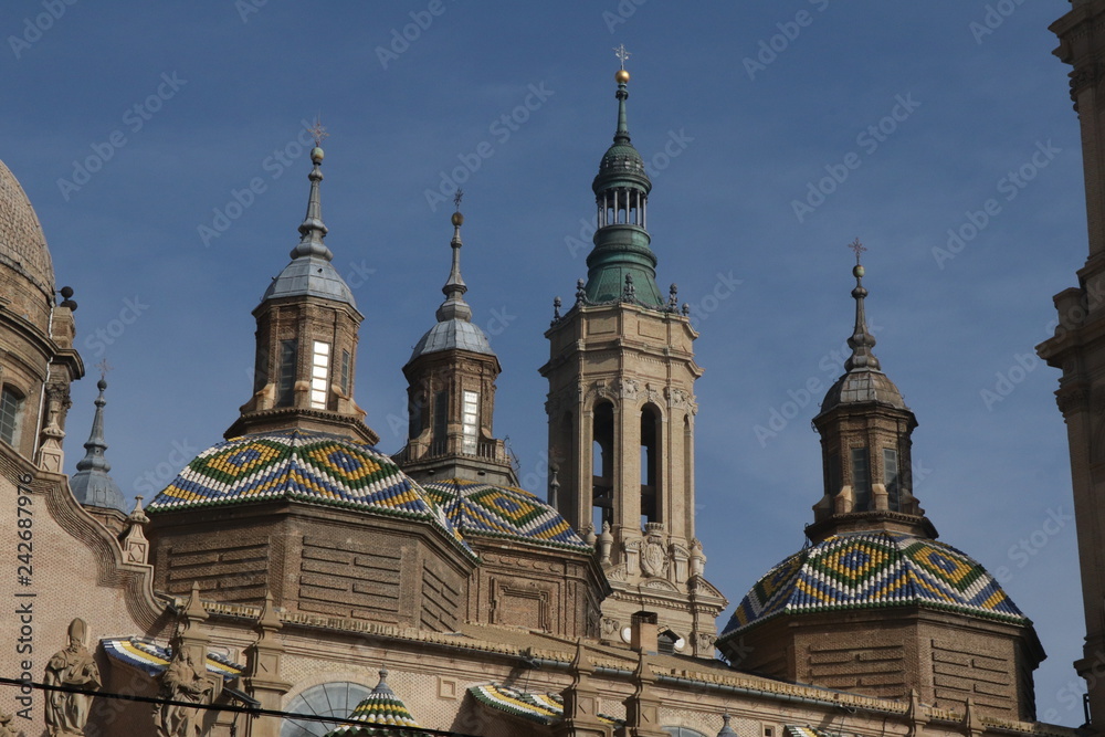 Fototapeta premium basilique de Nuestra Señora del Pilar, ou basilique Notre-Dame du Pilie ,saragosse