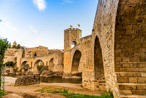 Pont fortifi   m  di  val de Besalu en Catalogne  Espagne