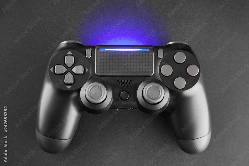 Gaming console and controller Gaming console and controller