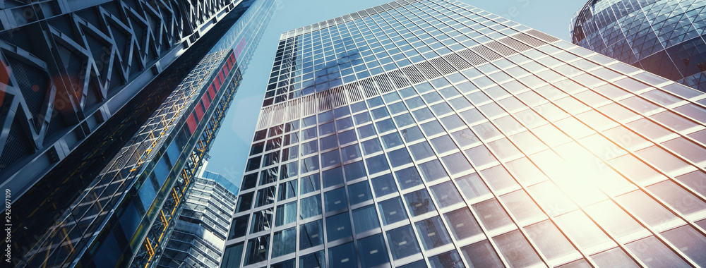 Fototapeta premium nowoczesny biurowiec wieżowiec w londyńskim mieście