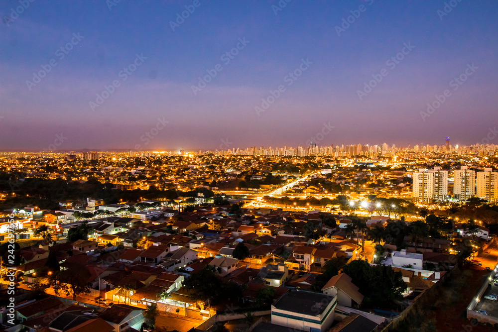 Obraz premium Vista noturna Goiânia timelaps
